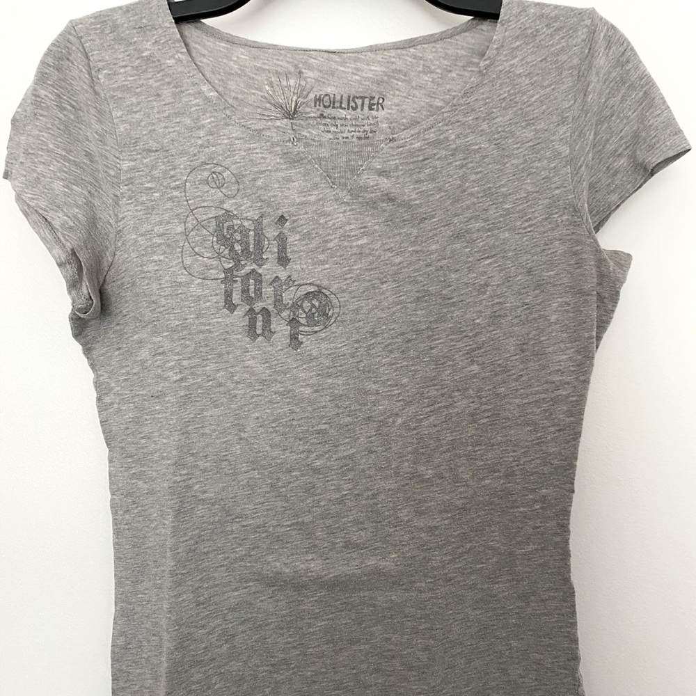 🌻3 for $15 - Used Hollister Heather Grey T-Shirt, Sz. L
